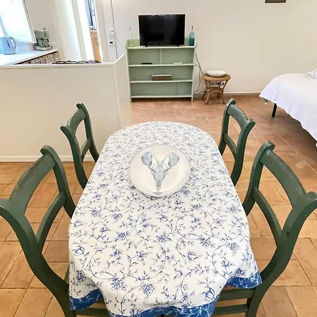 Il Bruco Nocleg ze śniadaniem 3*